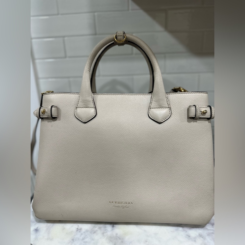 Burberry House Check Derby Leather Medium Banner Tote Limestone